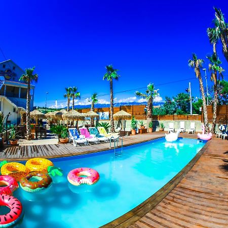Moon Rocks Hostel Новалья Экстерьер фото