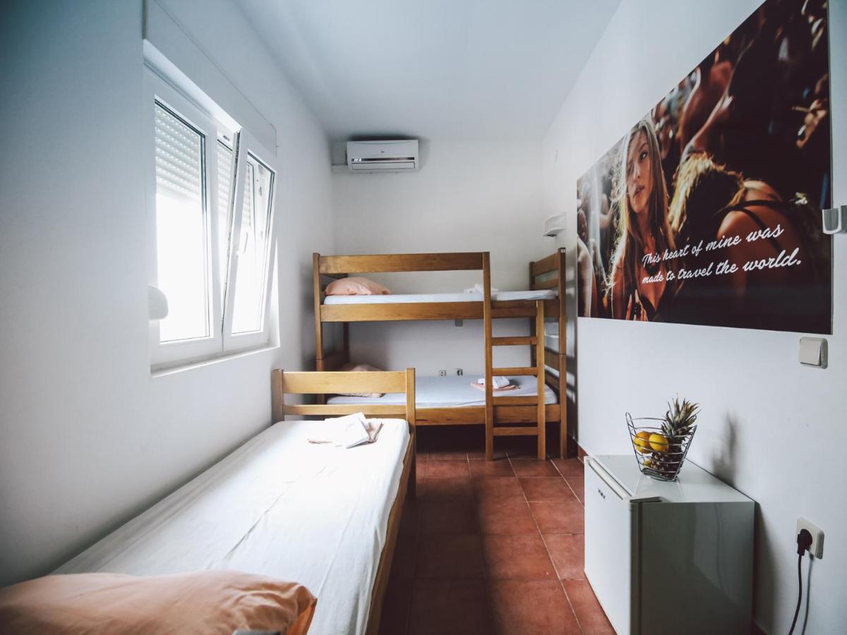 Moon Rocks Hostel Новалья Экстерьер фото