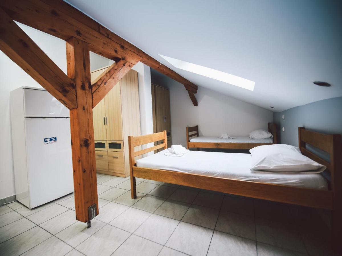 Moon Rocks Hostel Новалья Экстерьер фото
