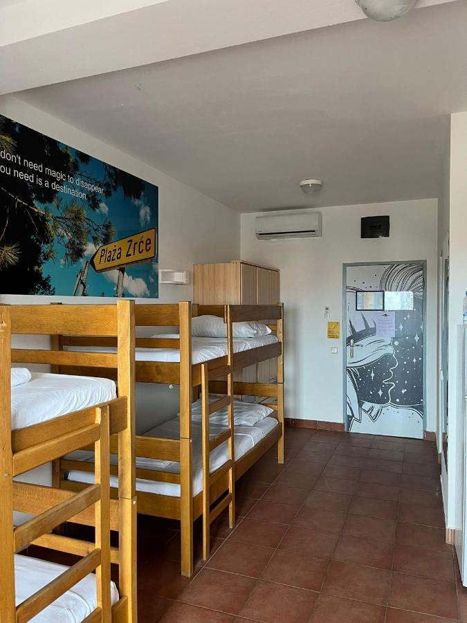 Moon Rocks Hostel Новалья Экстерьер фото