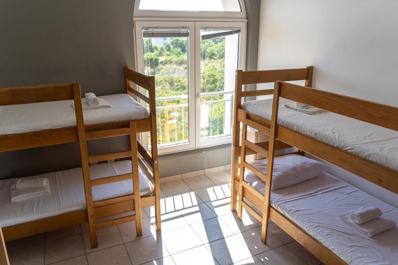 Moon Rocks Hostel Новалья Экстерьер фото