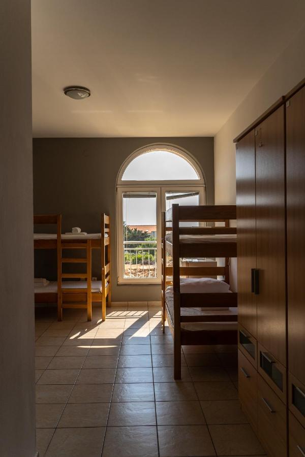 Moon Rocks Hostel Новалья Экстерьер фото