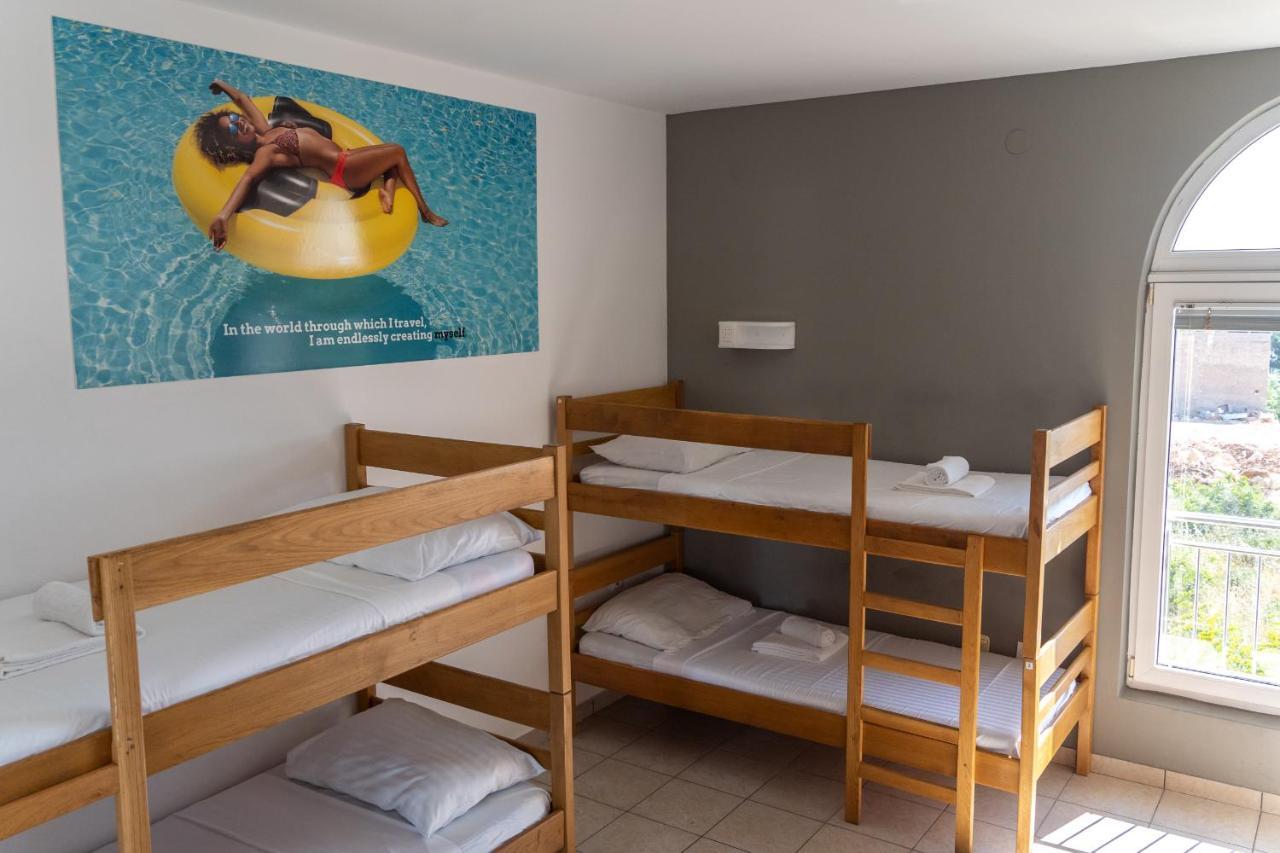 Moon Rocks Hostel Новалья Экстерьер фото