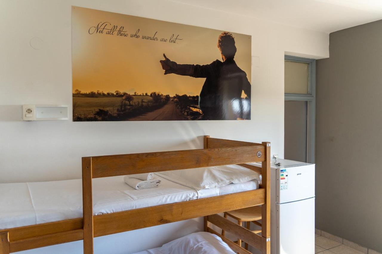 Moon Rocks Hostel Новалья Экстерьер фото
