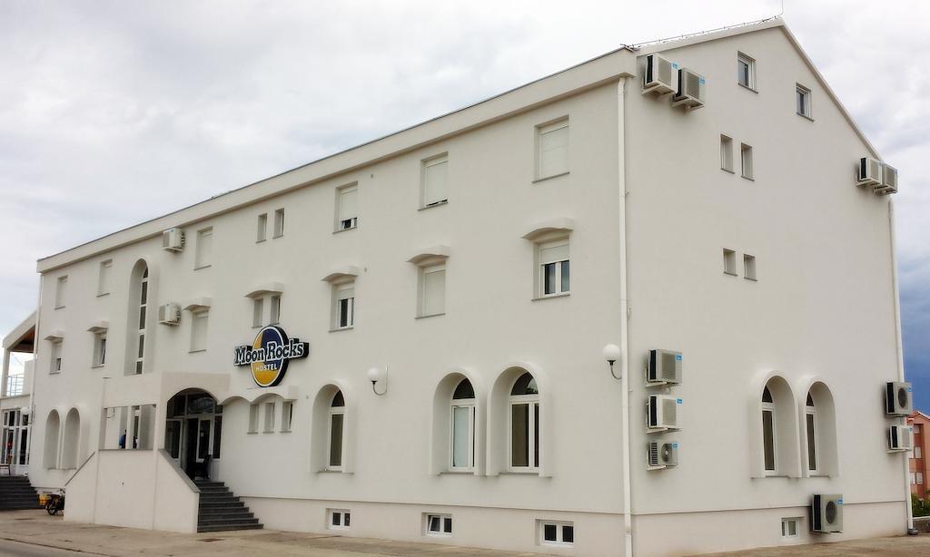 Moon Rocks Hostel Новалья Экстерьер фото