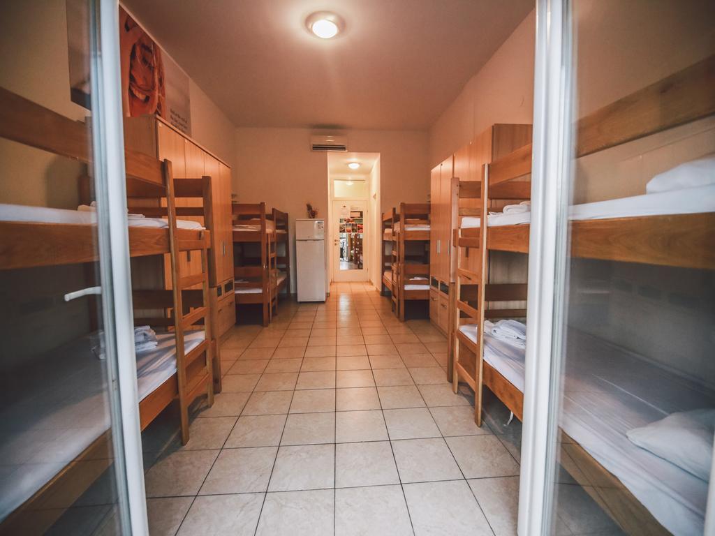 Moon Rocks Hostel Новалья Экстерьер фото