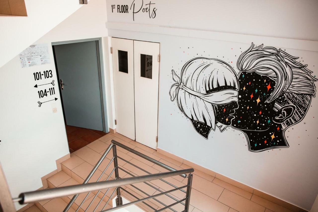 Moon Rocks Hostel Новалья Экстерьер фото